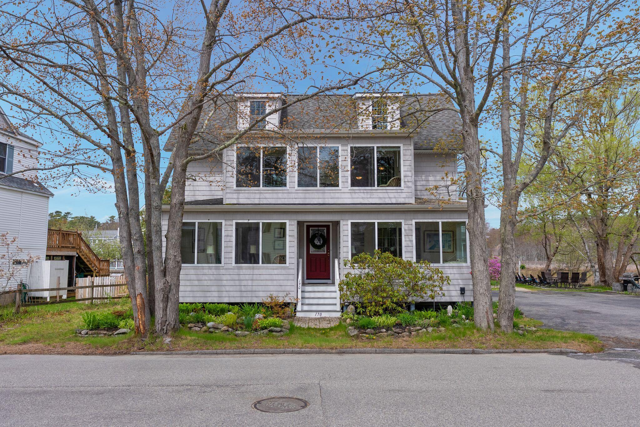 170 W Grand Avenue