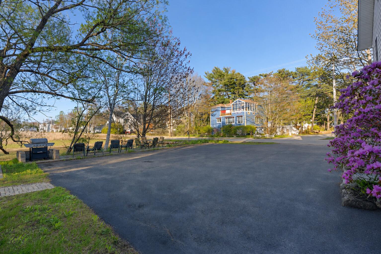 170 W Grand Avenue