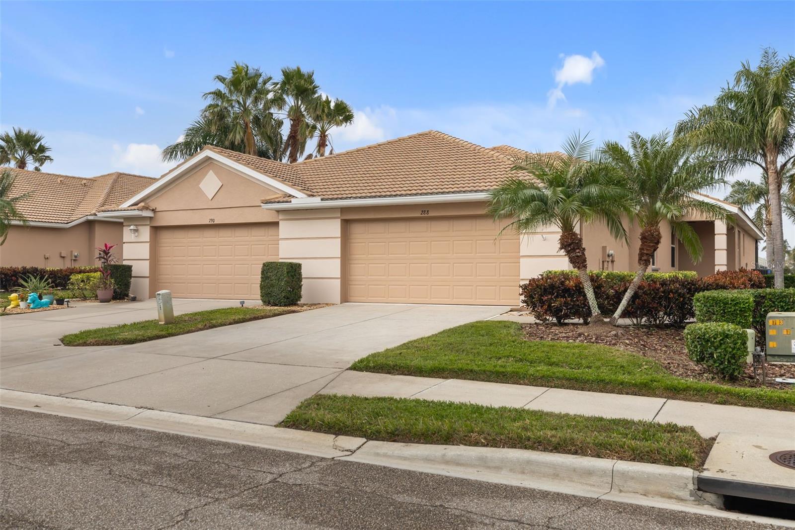 288 FAIRWAY ISLES LN