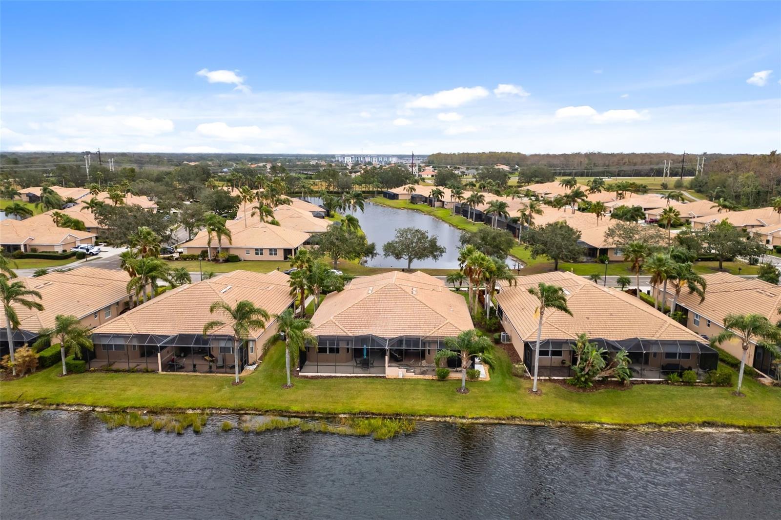 288 FAIRWAY ISLES LN