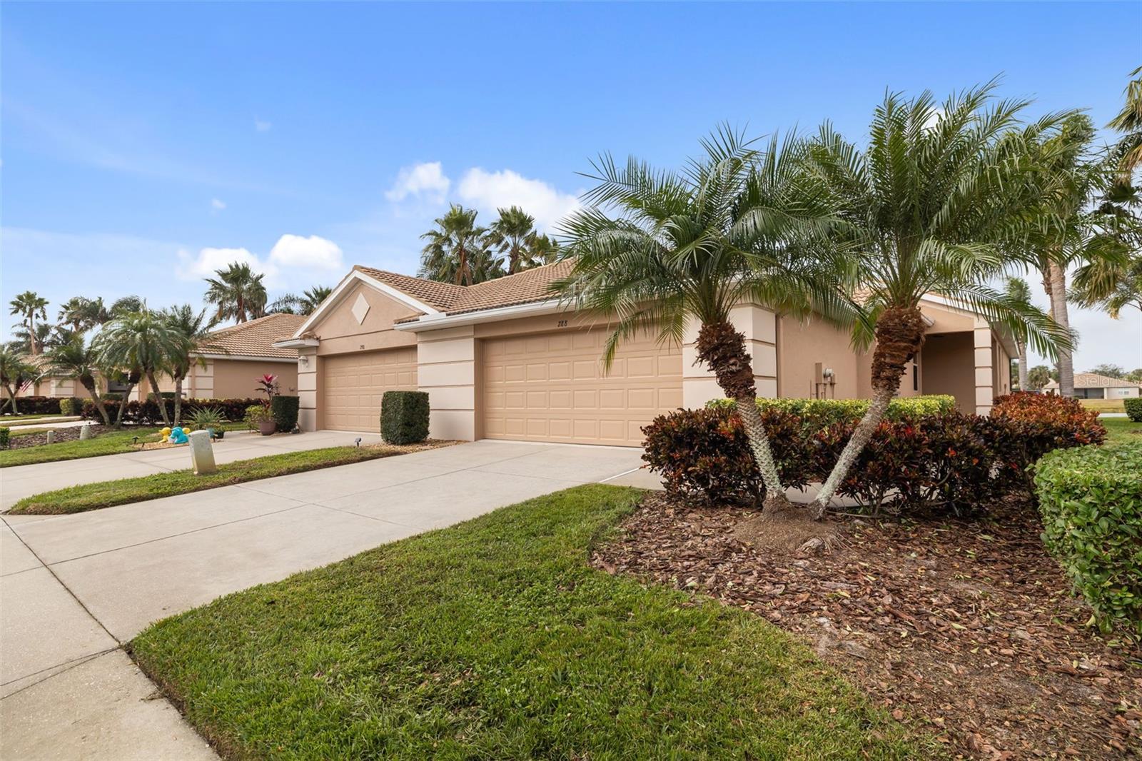 288 FAIRWAY ISLES LN