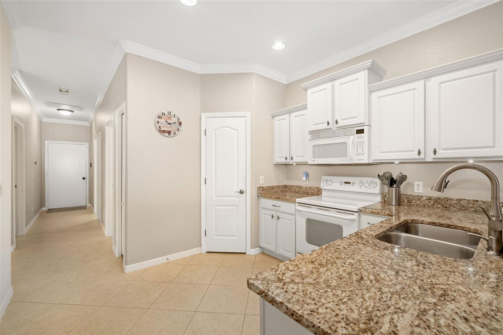 288 FAIRWAY ISLES LN