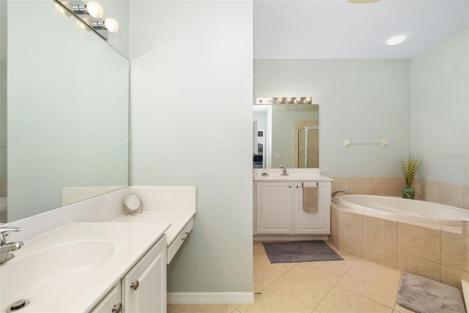 288 FAIRWAY ISLES LN