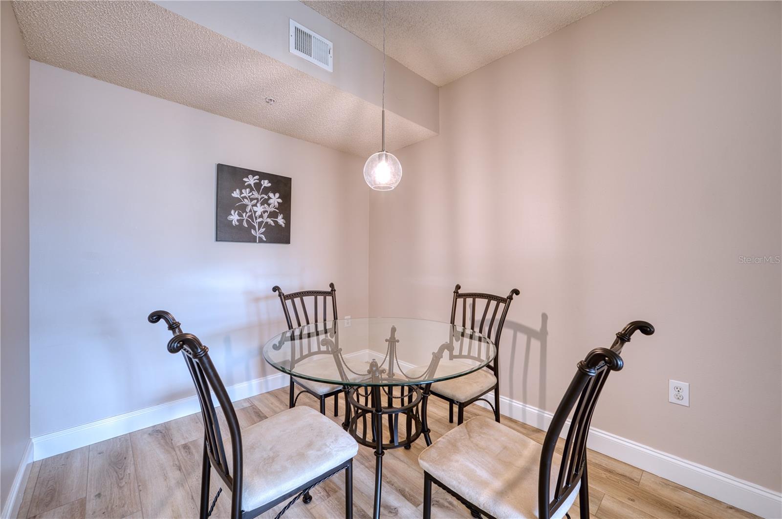 5551 BENTGRASS DR #11-303