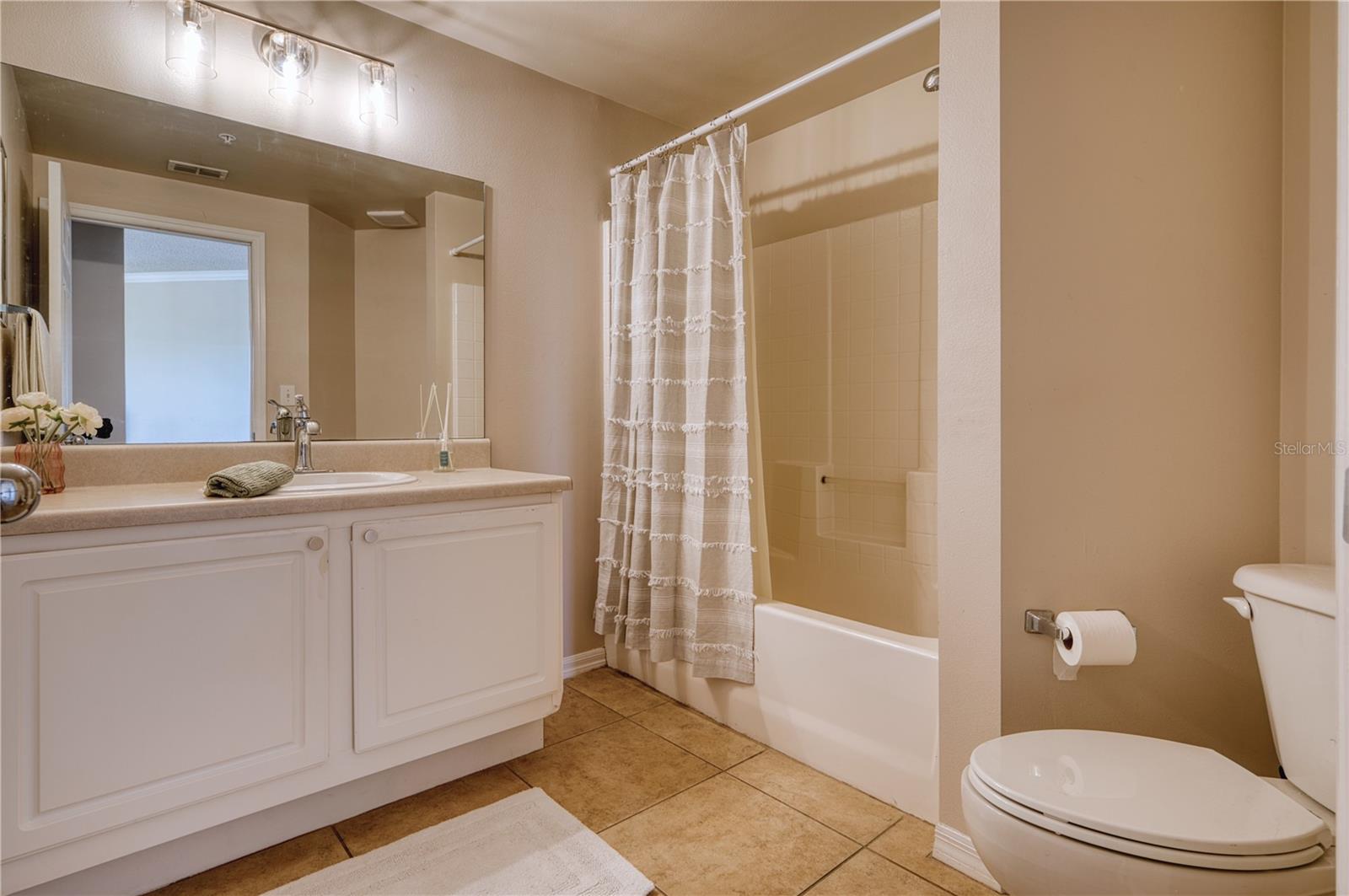 5551 BENTGRASS DR #11-303