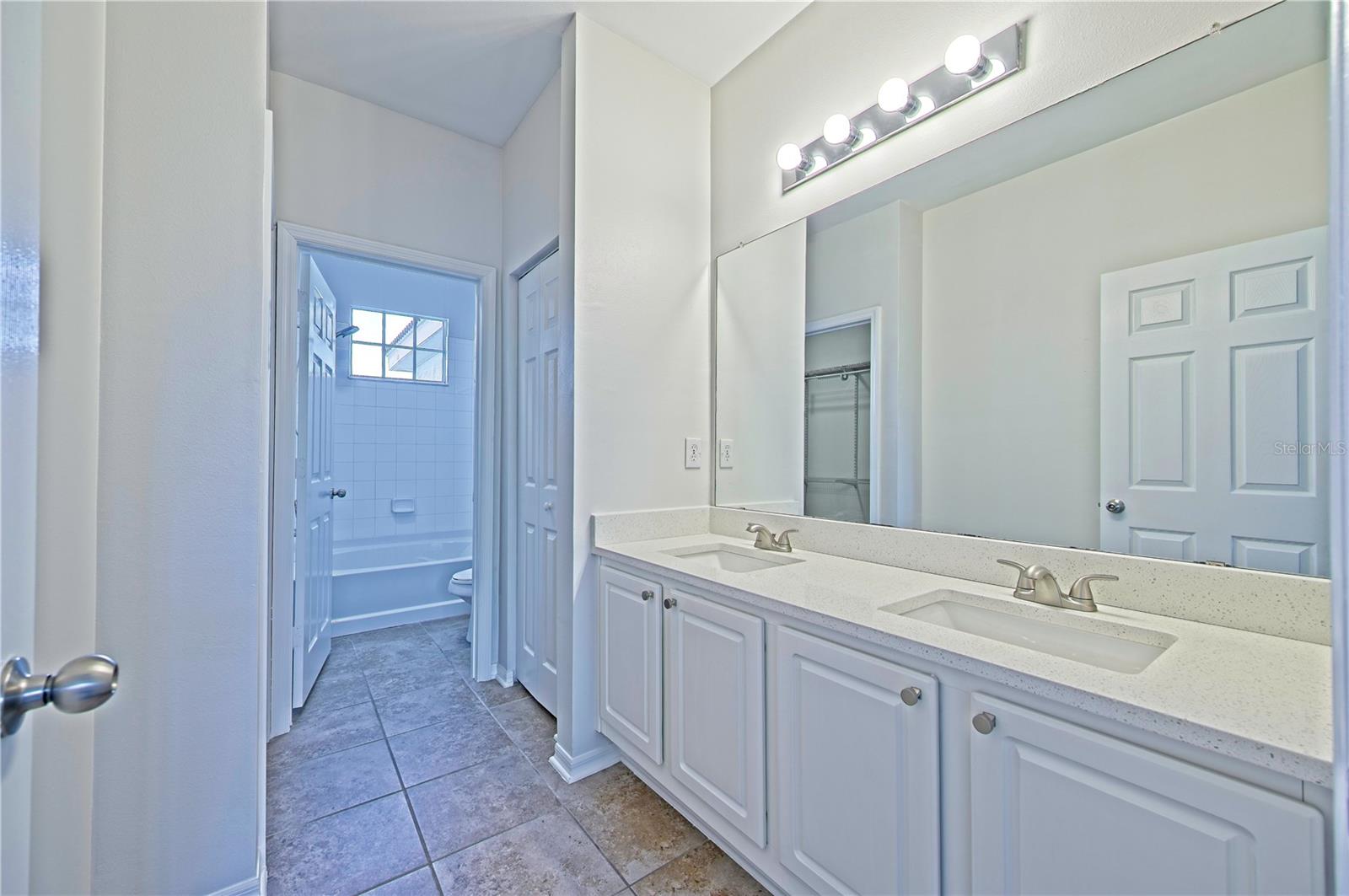 5701 BENTGRASS DR #18-206