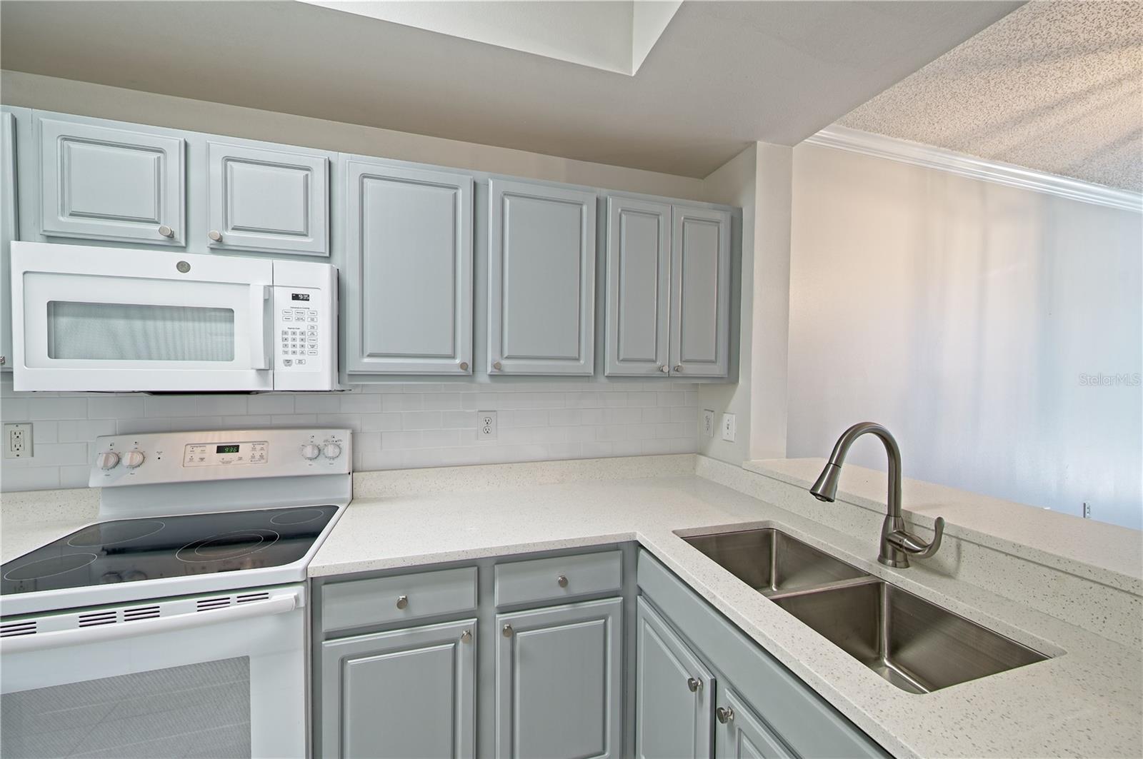 5701 BENTGRASS DR #18-206