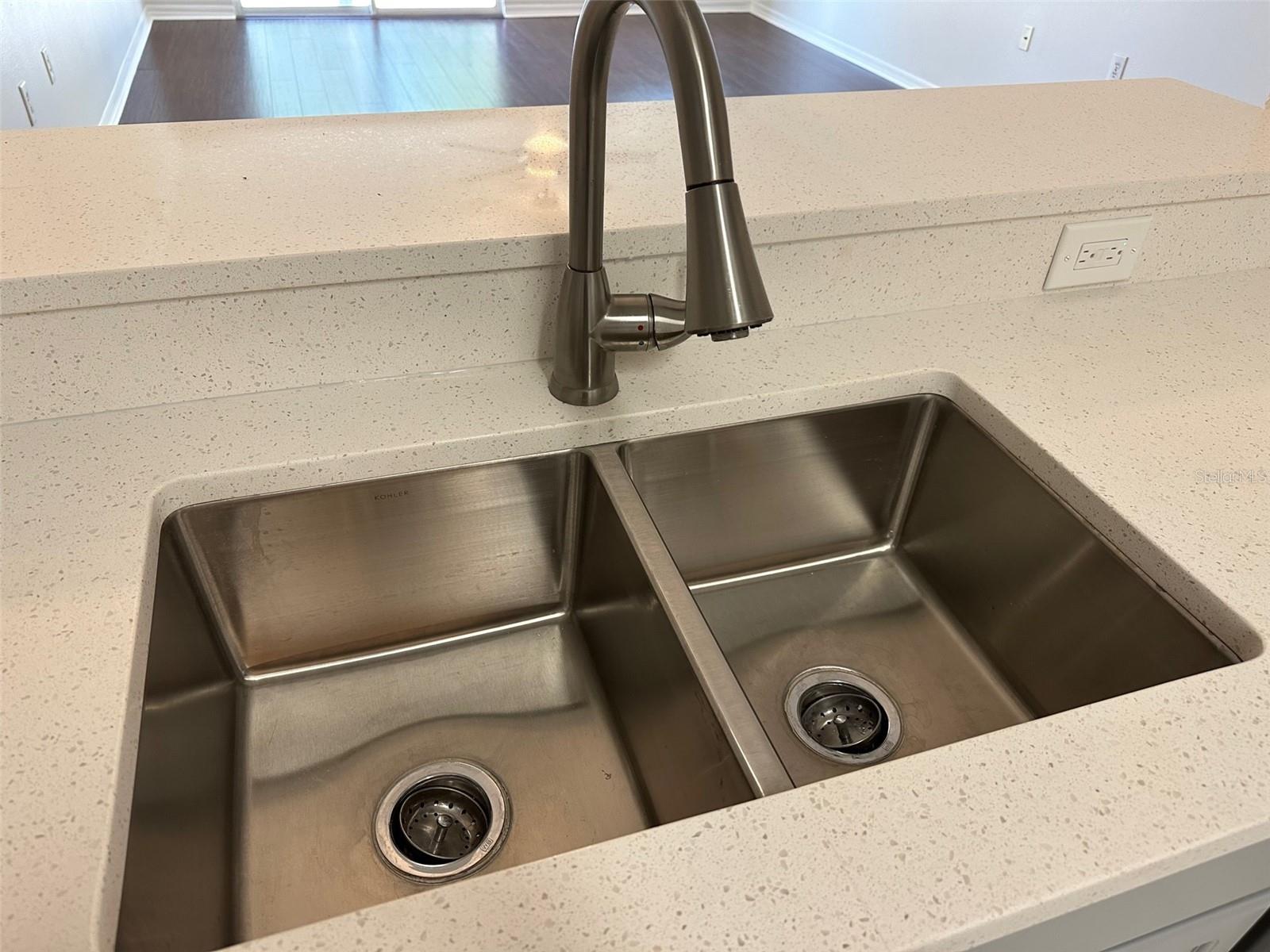 5701 BENTGRASS DR #18-206