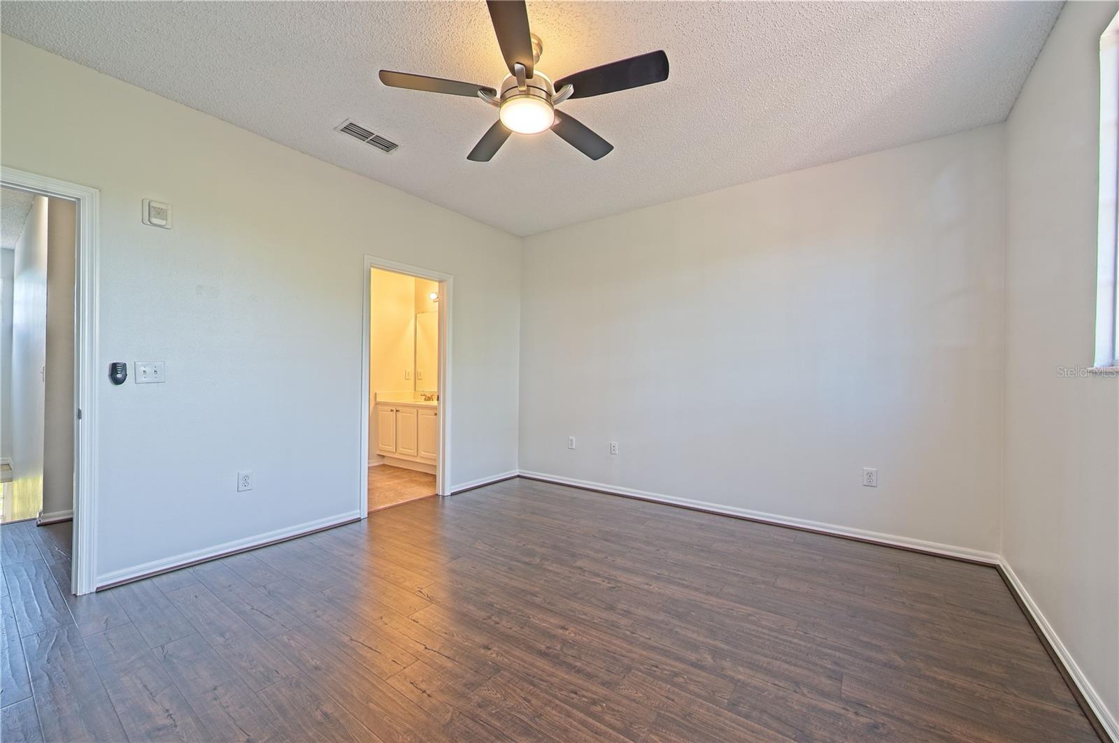 5701 BENTGRASS DR #18-206