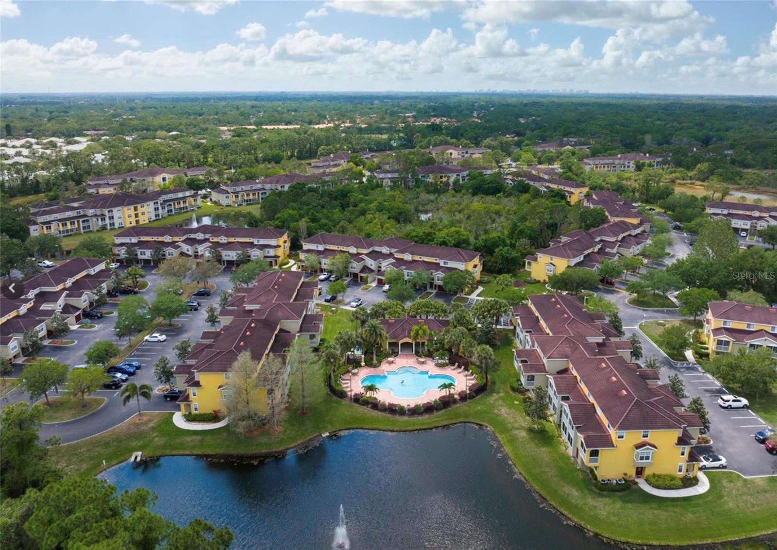 5701 BENTGRASS DR #18-206