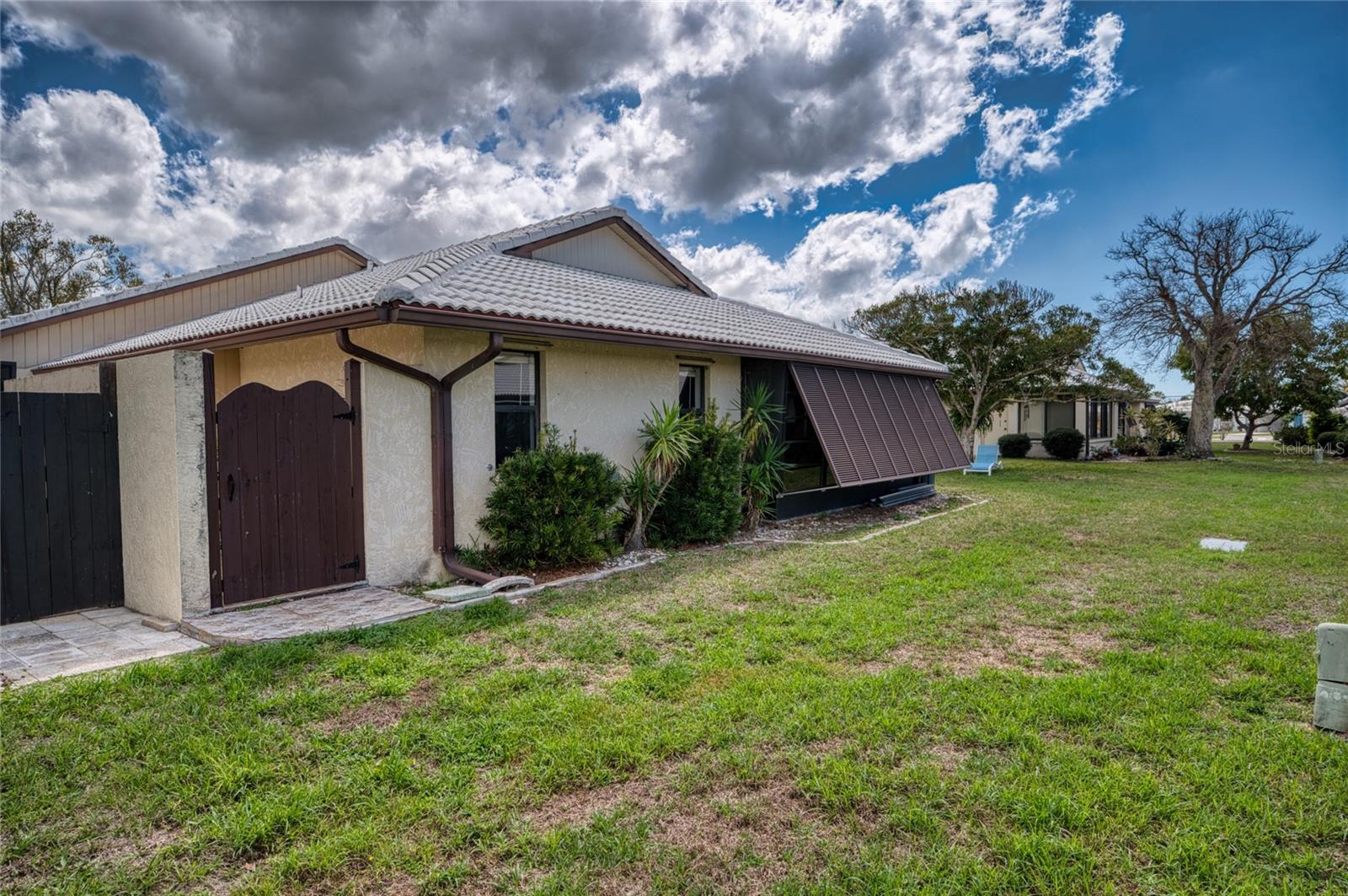 76 SANDSTONE CIR