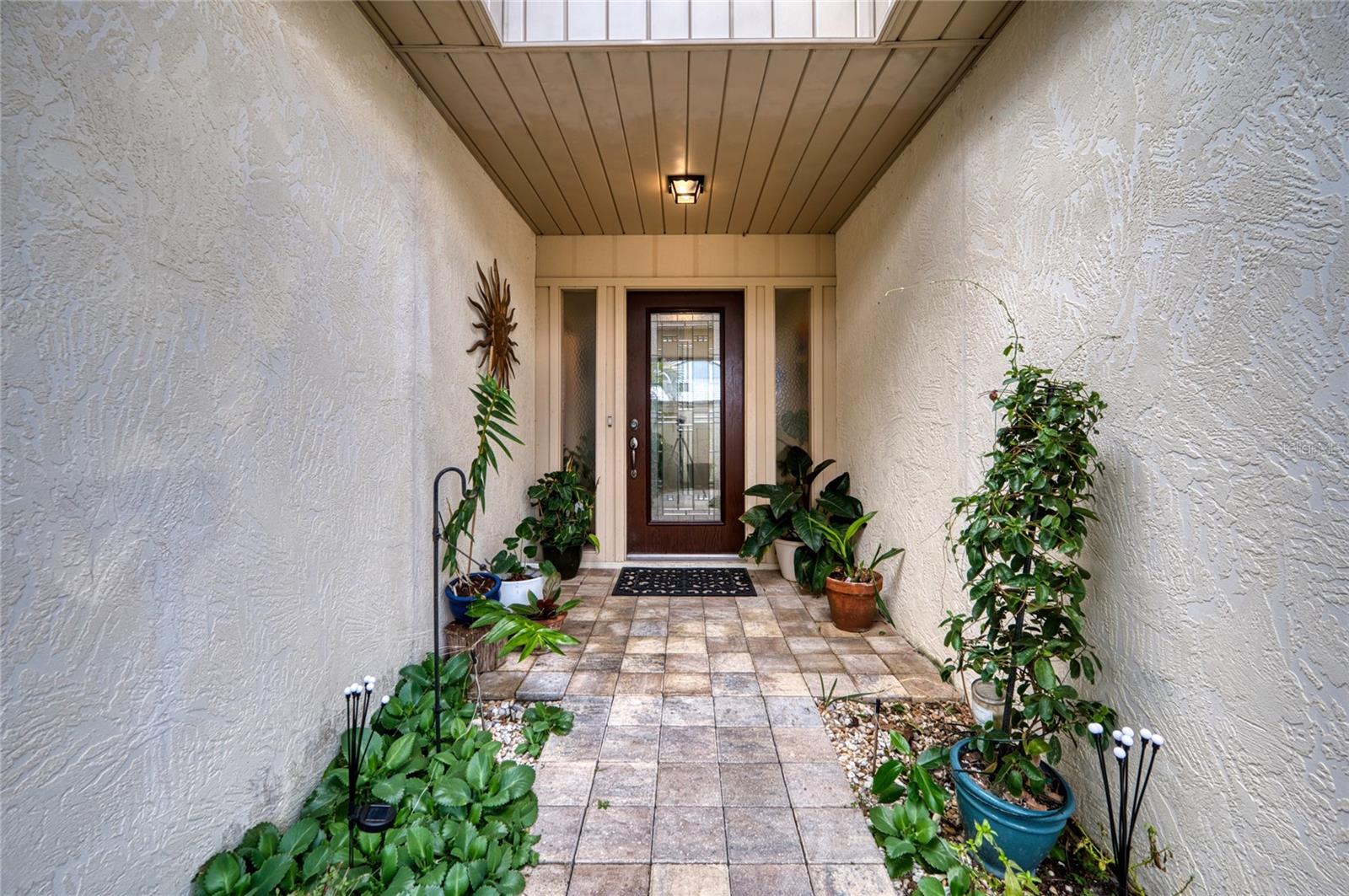 76 SANDSTONE CIR