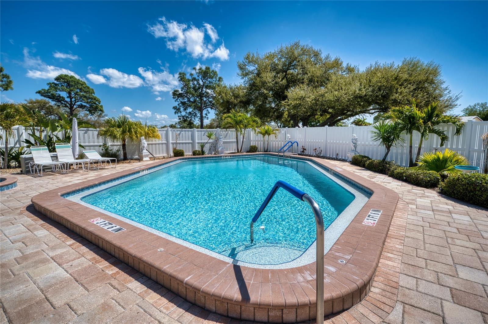 76 SANDSTONE CIR