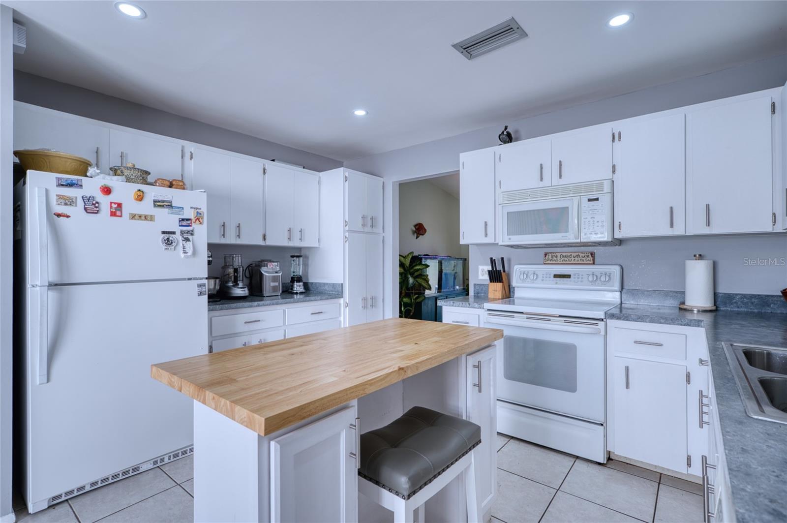 76 SANDSTONE CIR