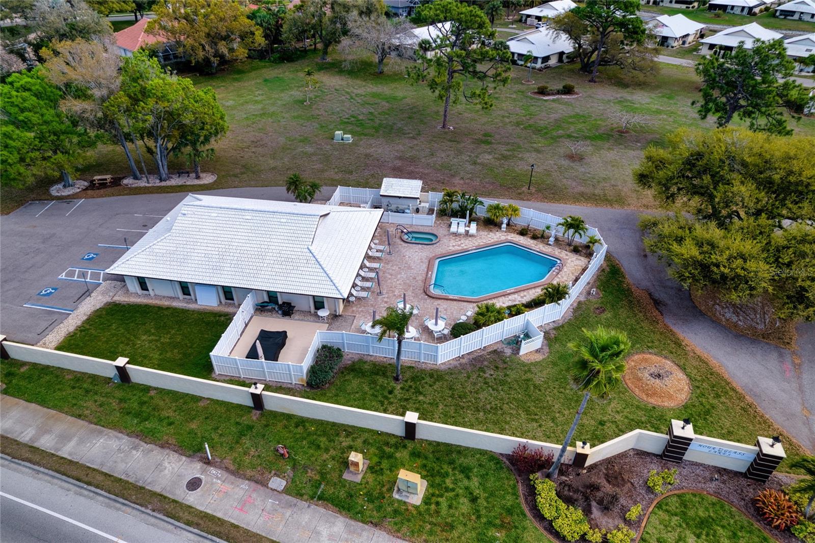 76 SANDSTONE CIR