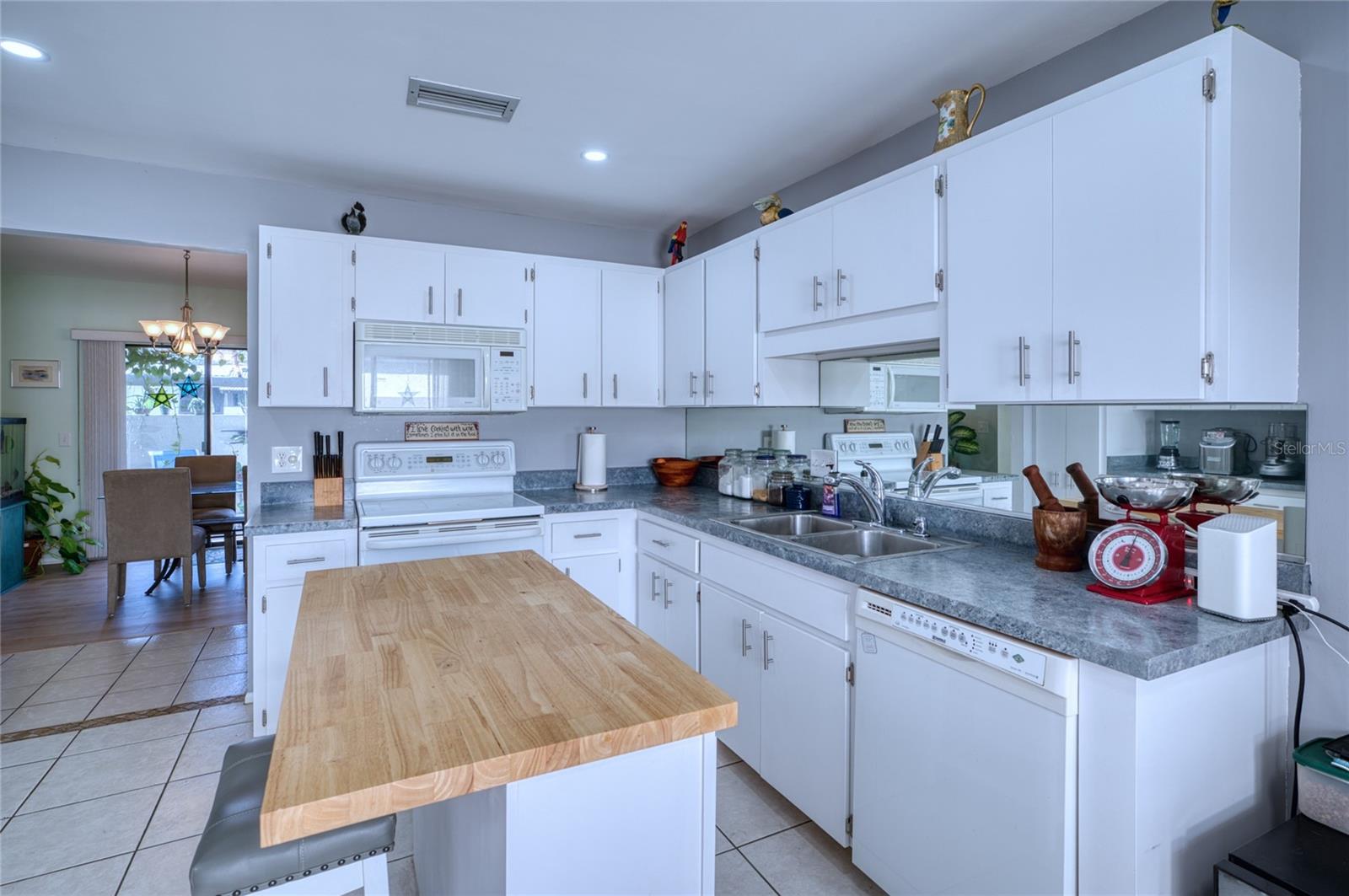 76 SANDSTONE CIR