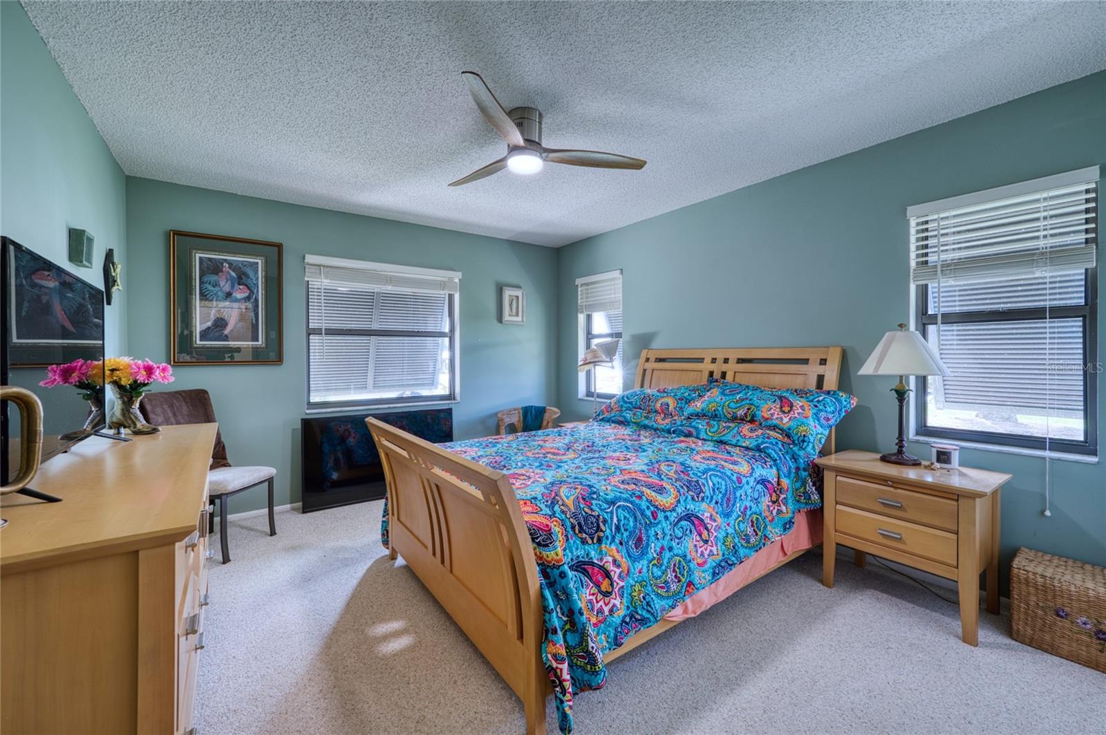 76 SANDSTONE CIR
