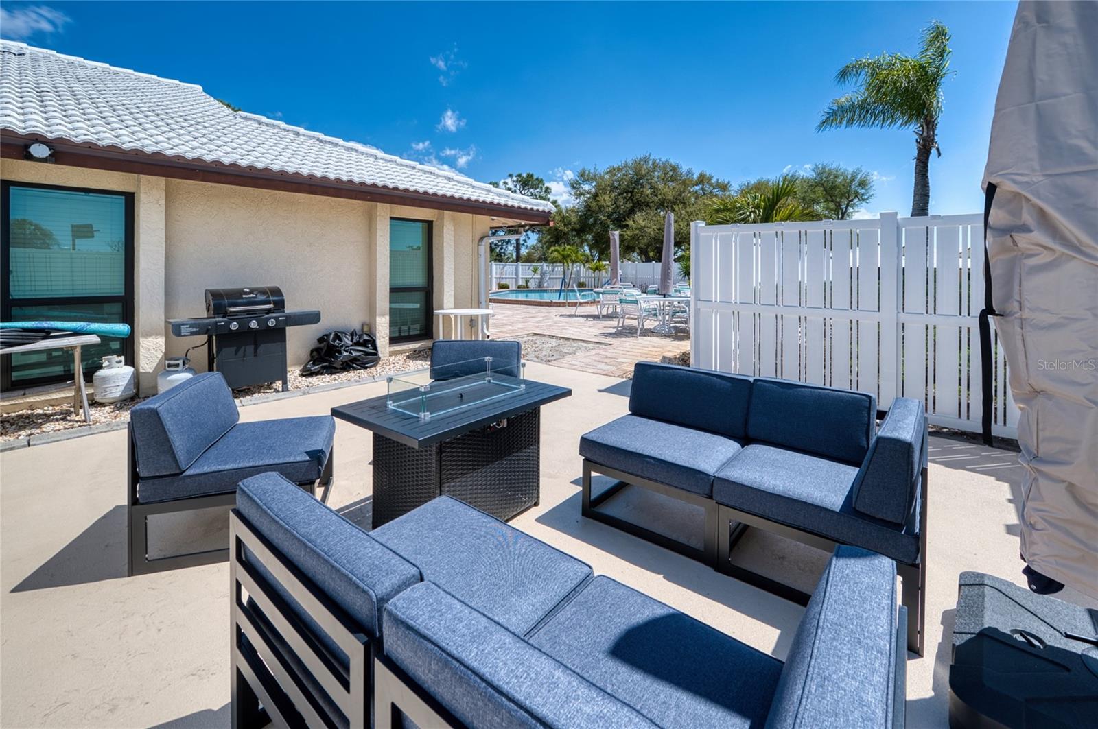 76 SANDSTONE CIR