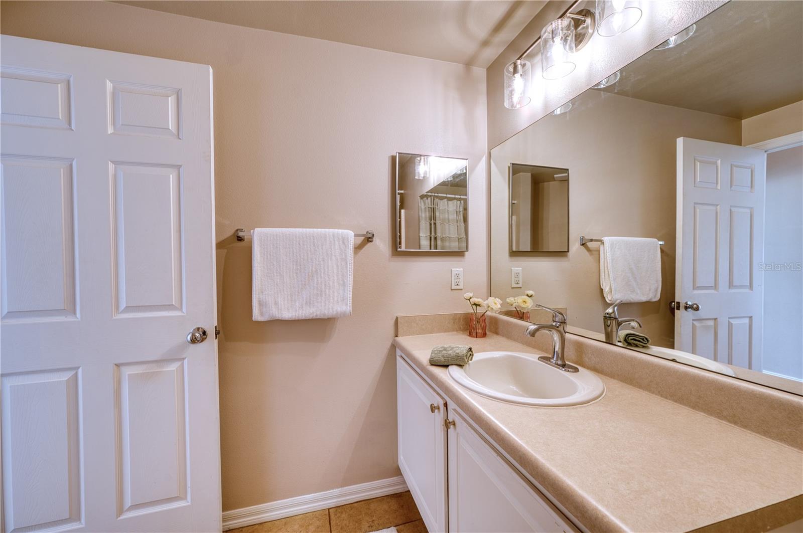5551 BENTGRASS DR #11-303