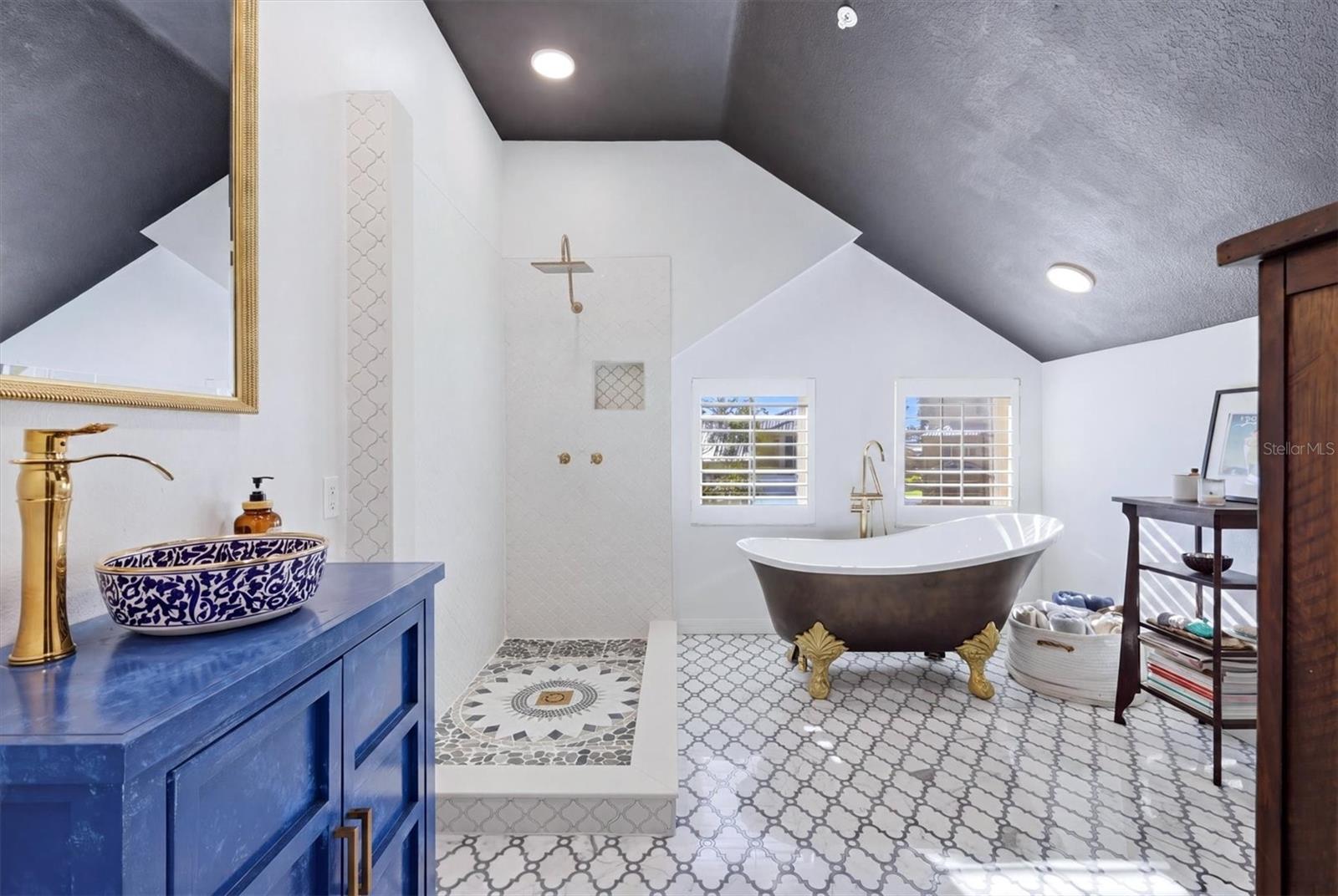 7107 HAWKS HARBOR CIR