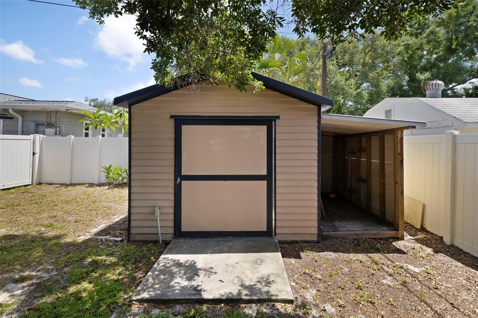 2702 GRAND CAYMAN ST