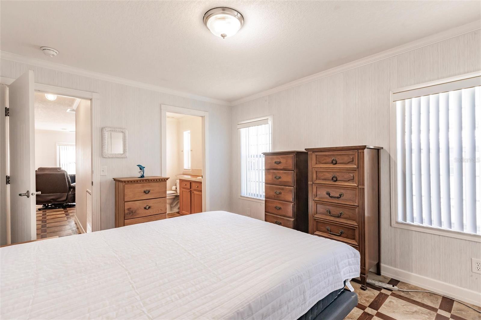 1100 UNIVERSITY PKWY #11