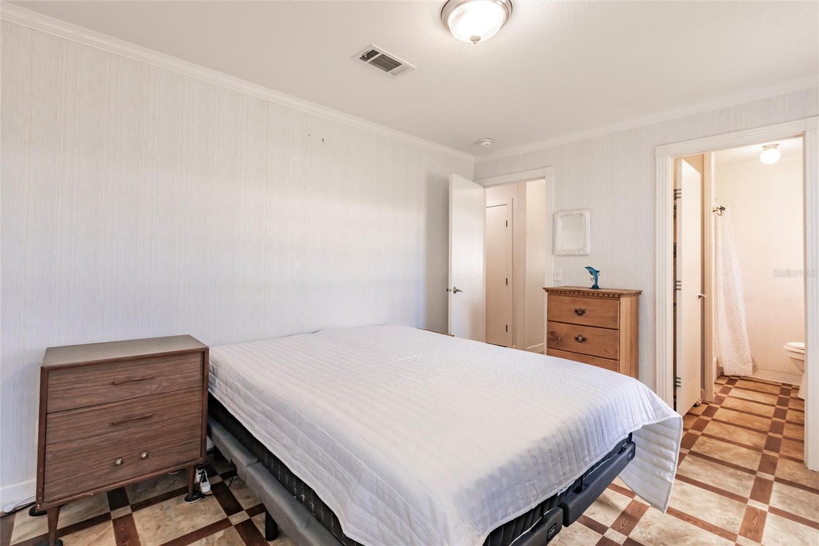 1100 UNIVERSITY PKWY #11