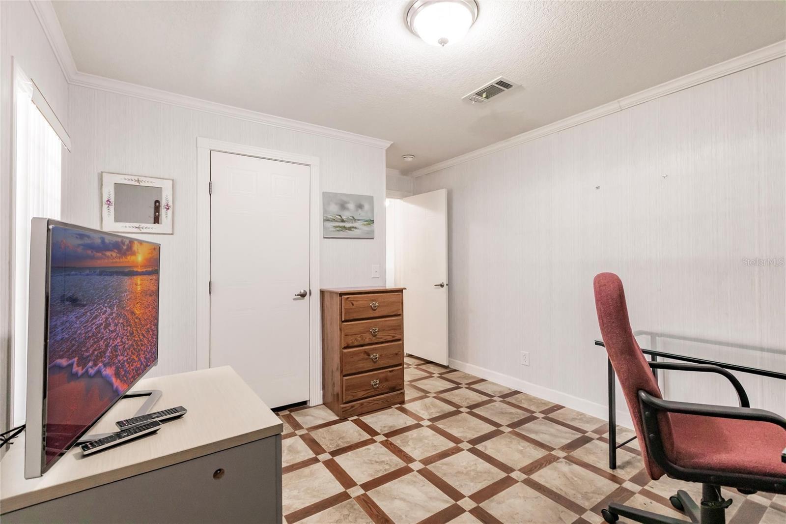 1100 UNIVERSITY PKWY #11