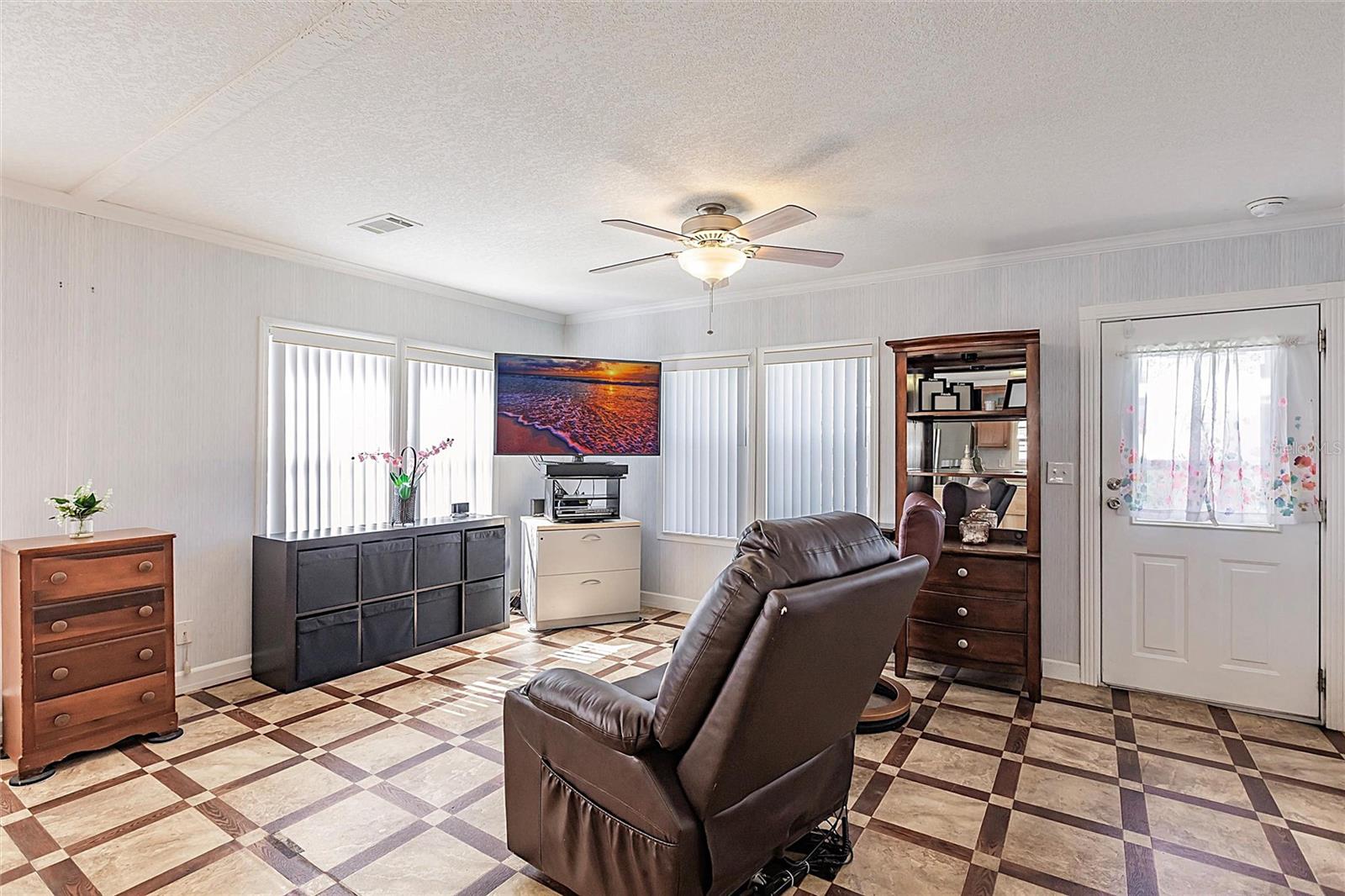 1100 UNIVERSITY PKWY #11
