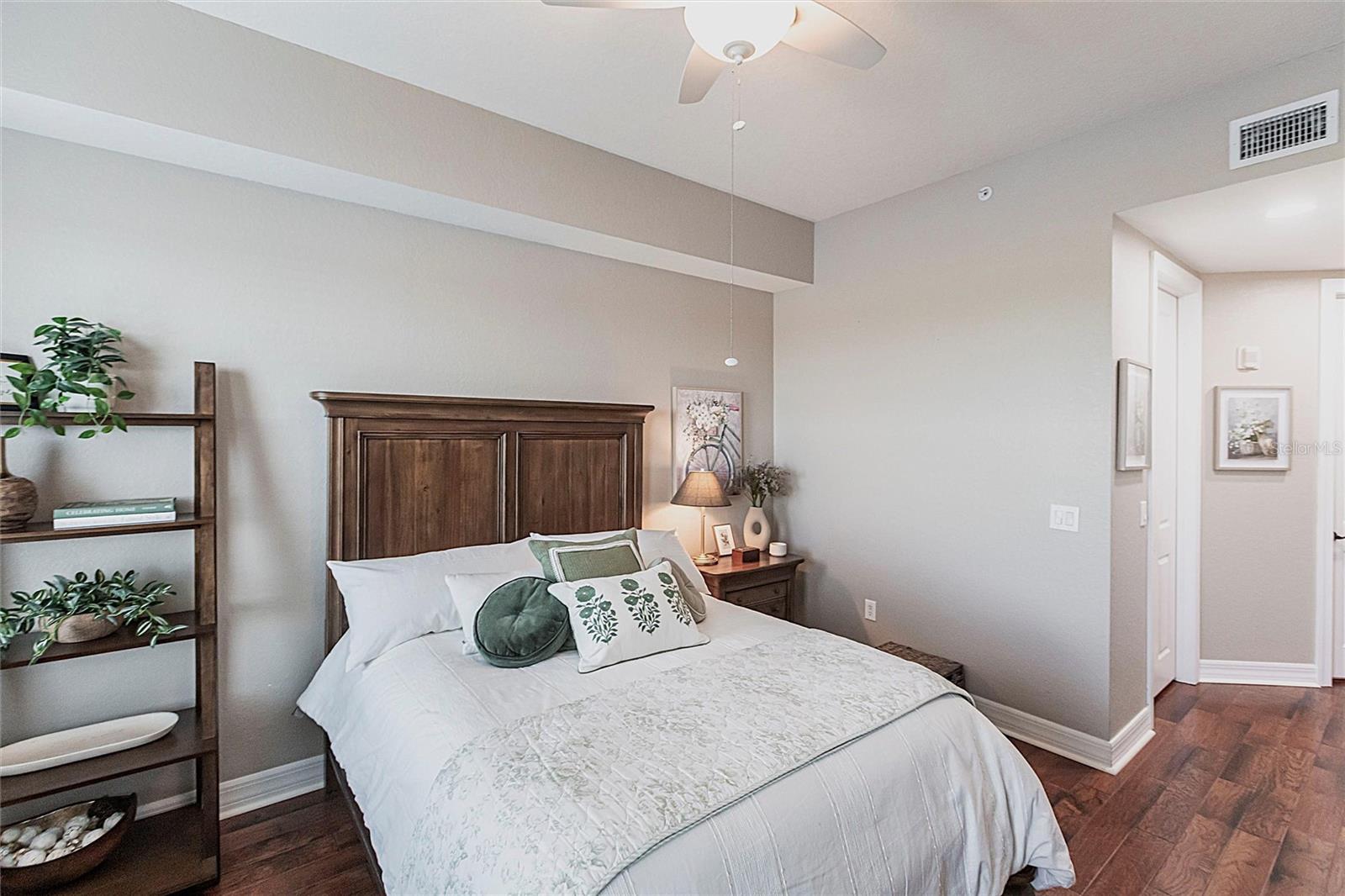 95 VIVANTE BLVD #401