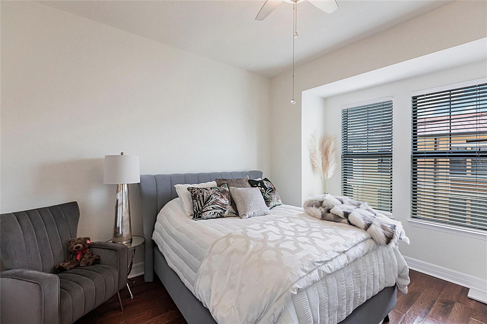 95 VIVANTE BLVD #401