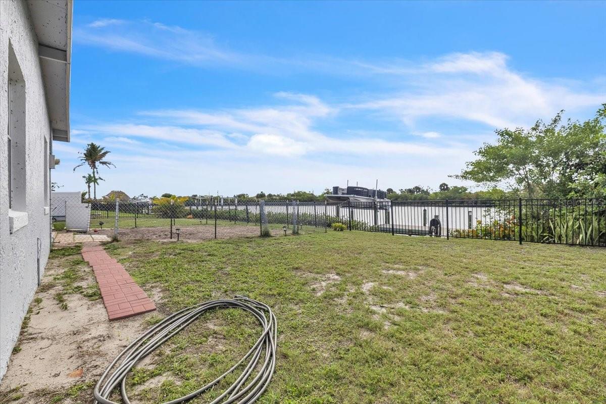 137 POINSETTIA CIR NE