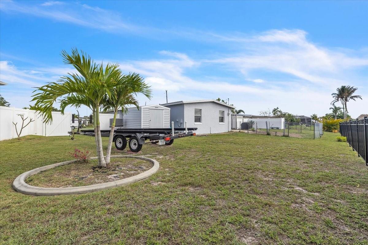 137 POINSETTIA CIR NE