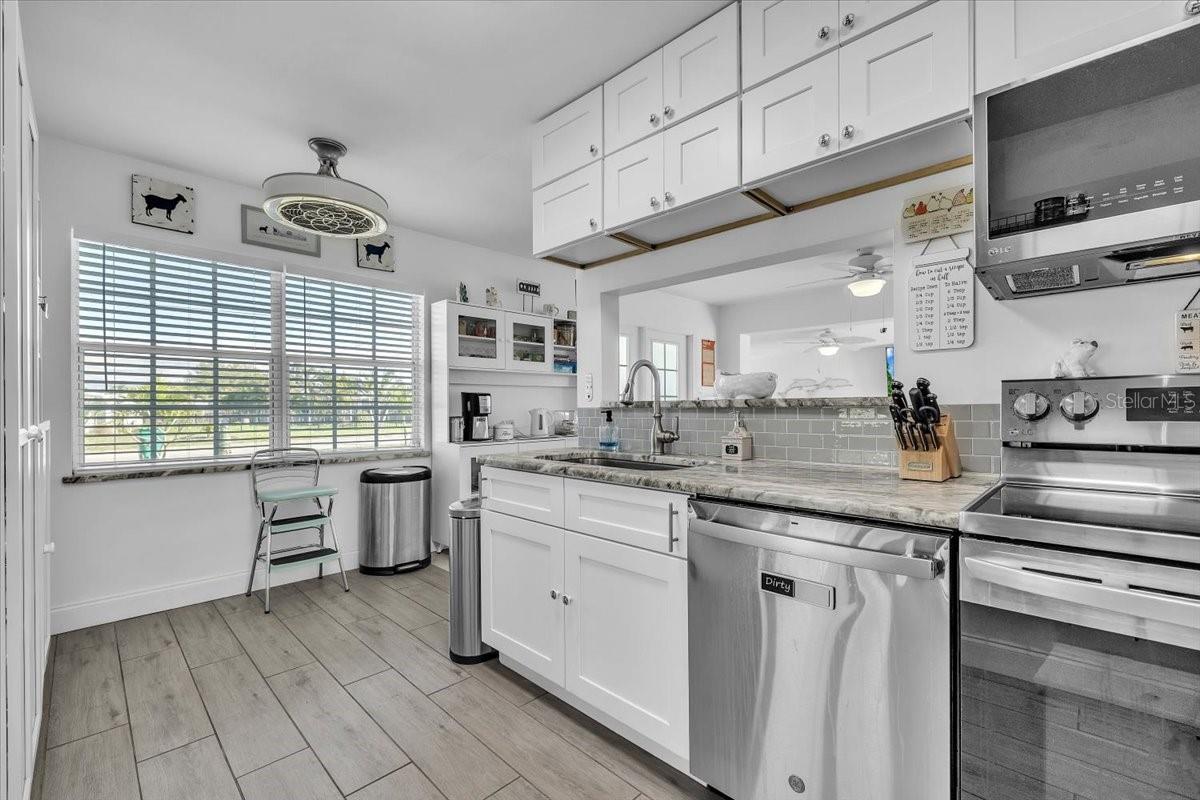137 POINSETTIA CIR NE