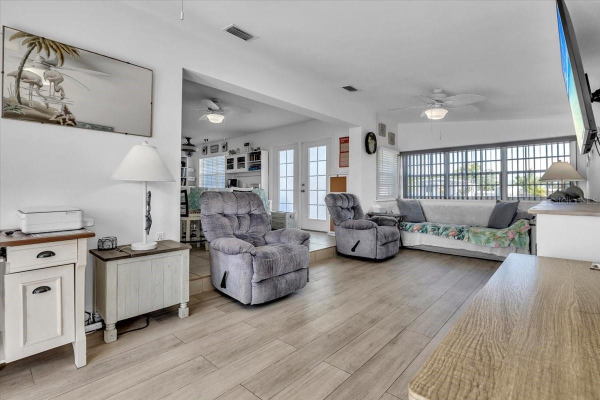 137 POINSETTIA CIR NE