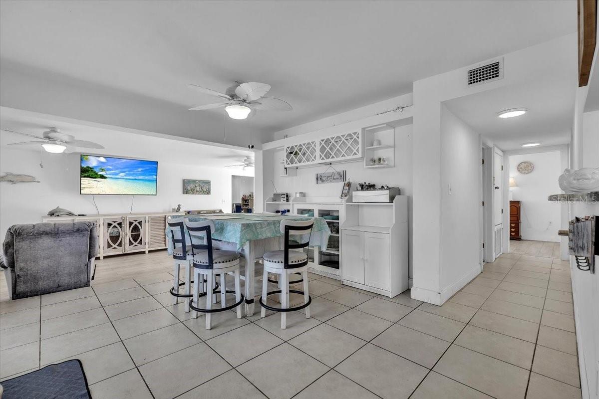 137 POINSETTIA CIR NE