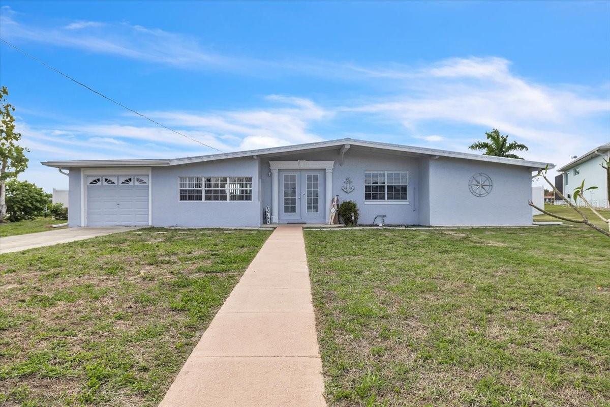 137 POINSETTIA CIR NE