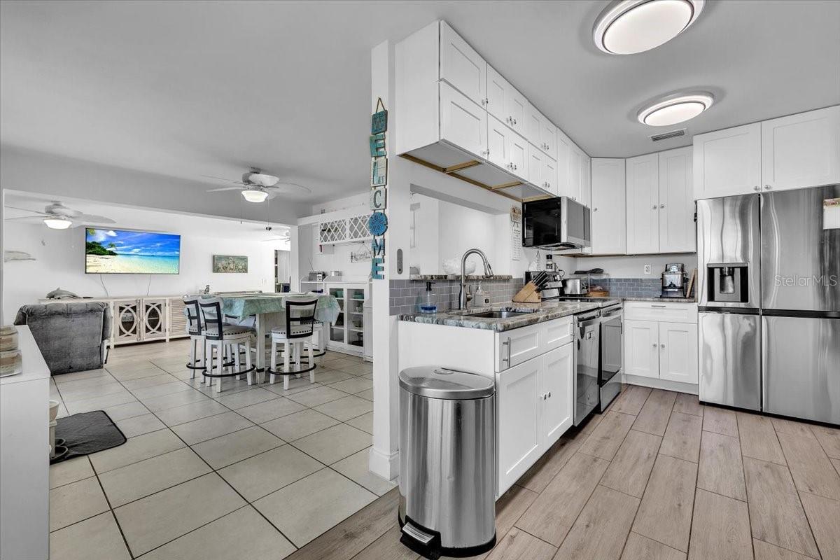 137 POINSETTIA CIR NE