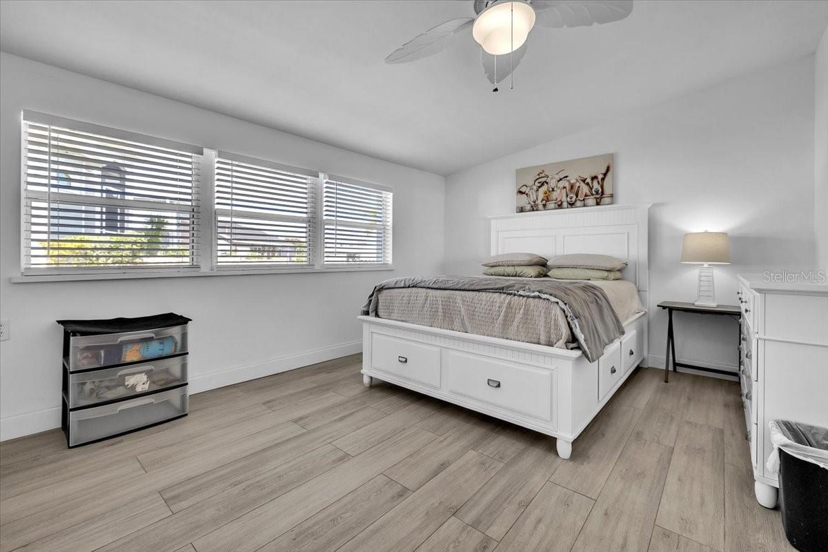 137 POINSETTIA CIR NE