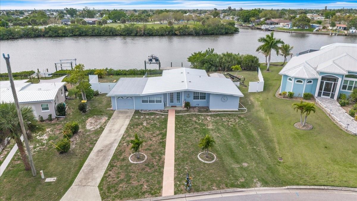 137 POINSETTIA CIR NE
