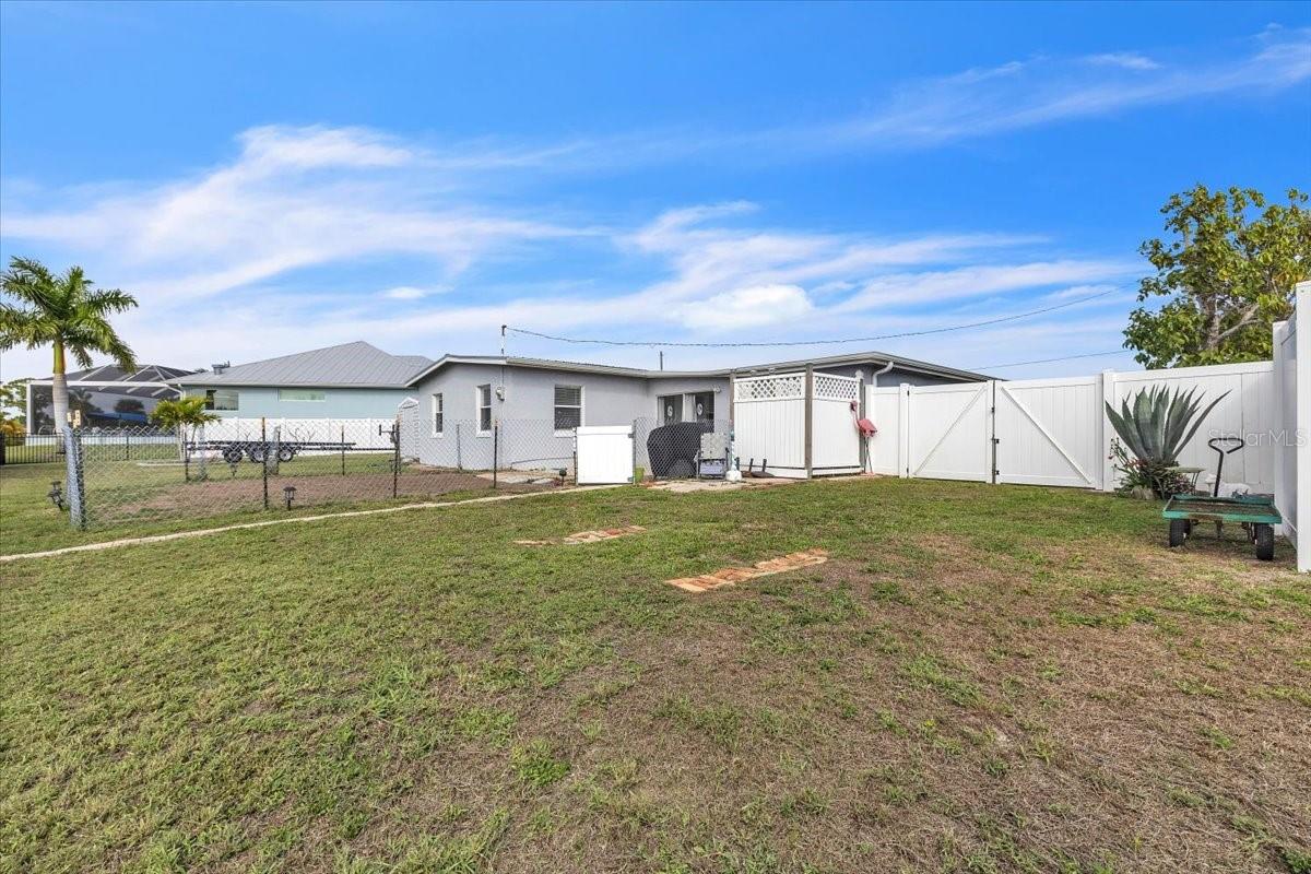 137 POINSETTIA CIR NE