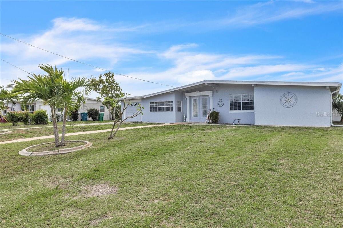 137 POINSETTIA CIR NE