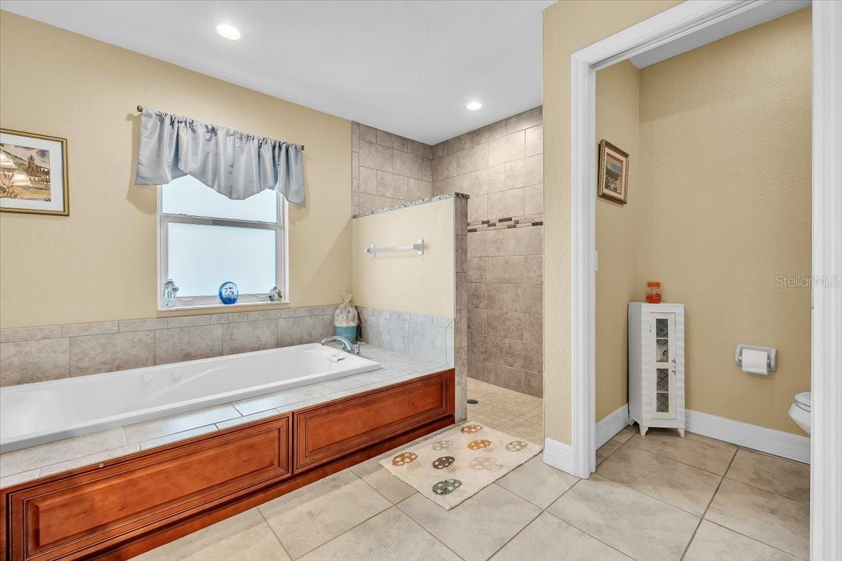 11614 SW COURTLY MANOR DR