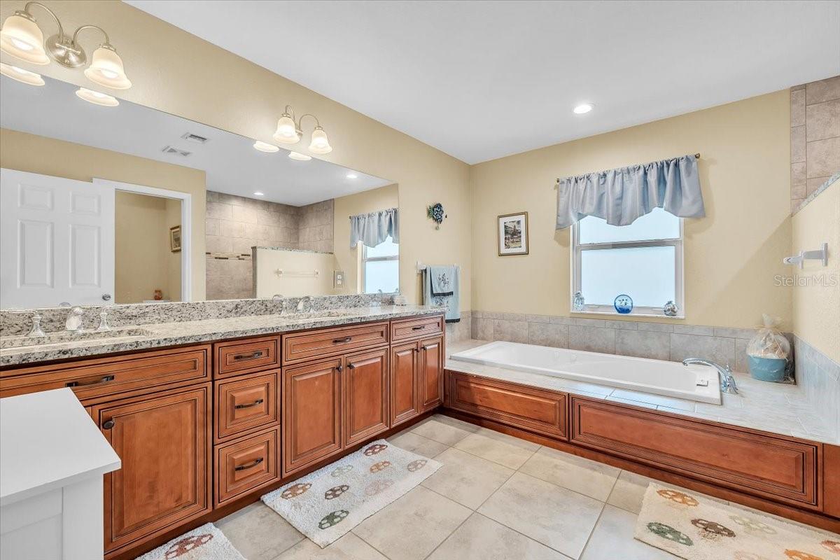 11614 SW COURTLY MANOR DR
