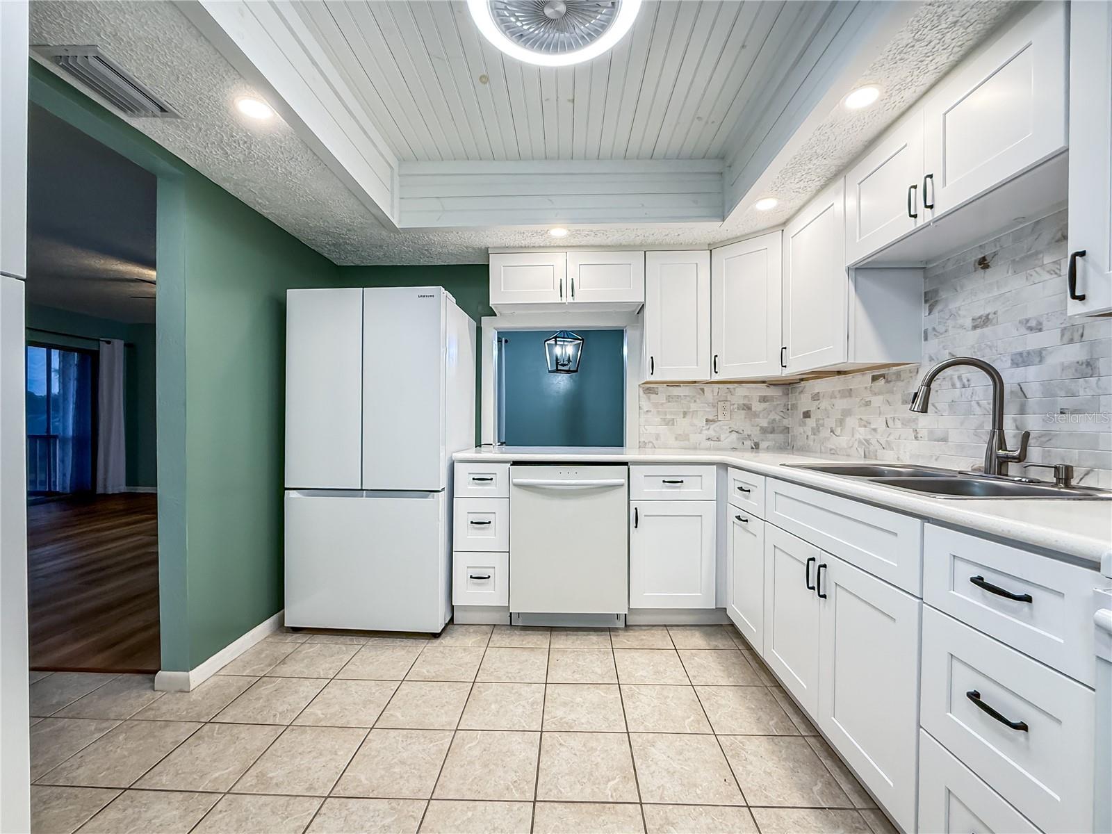 1304 MIRAMAR ST #202