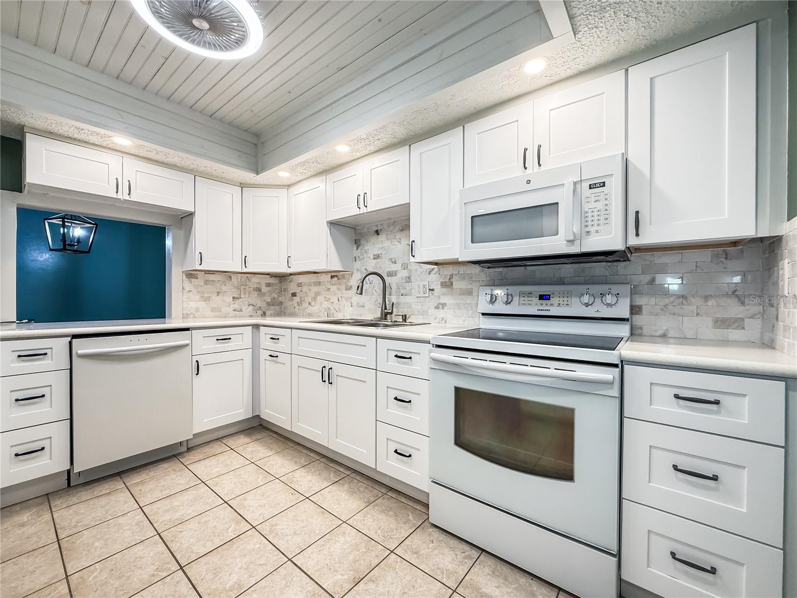 1304 MIRAMAR ST #202