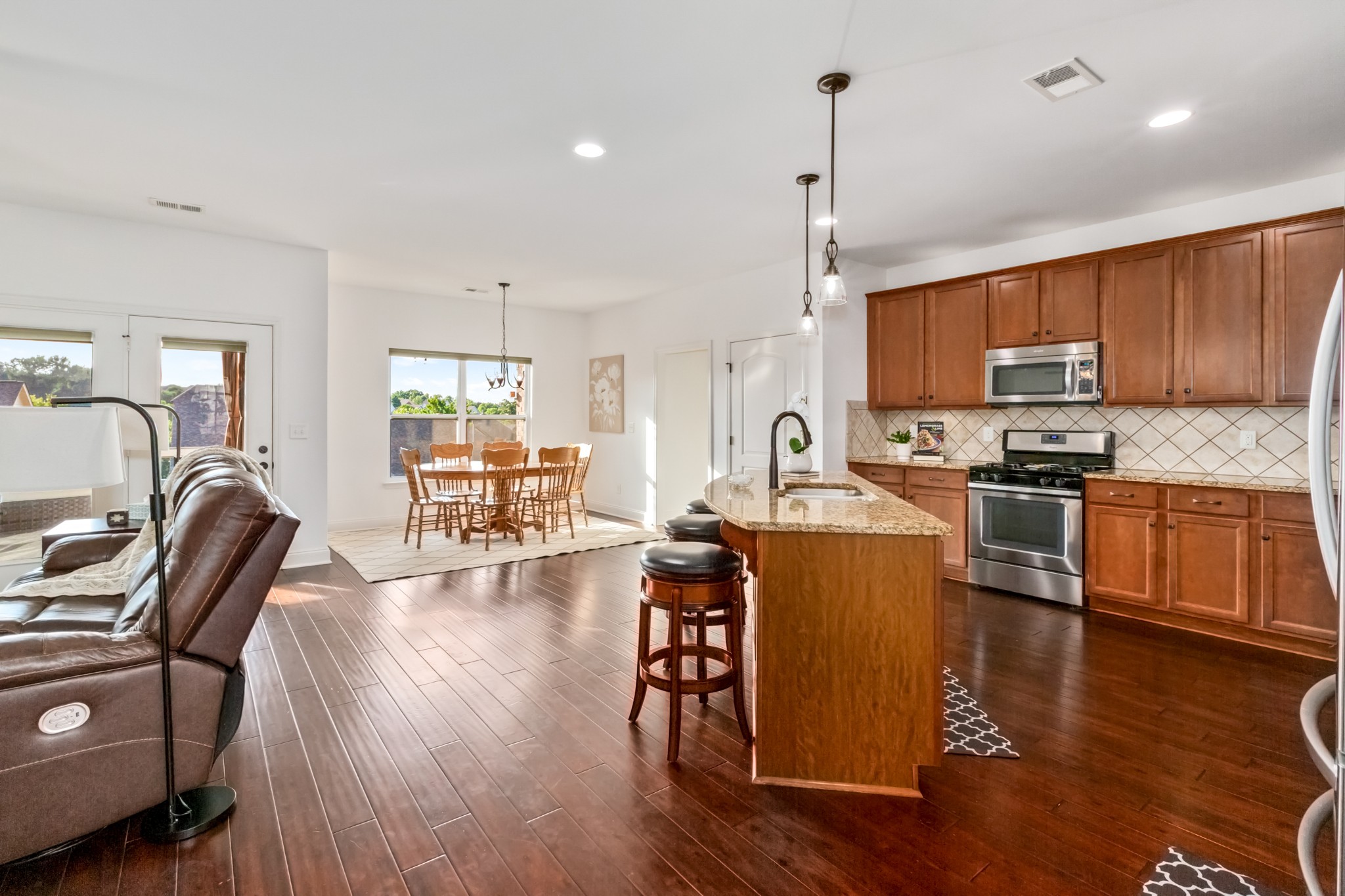 375 Irvine Ln