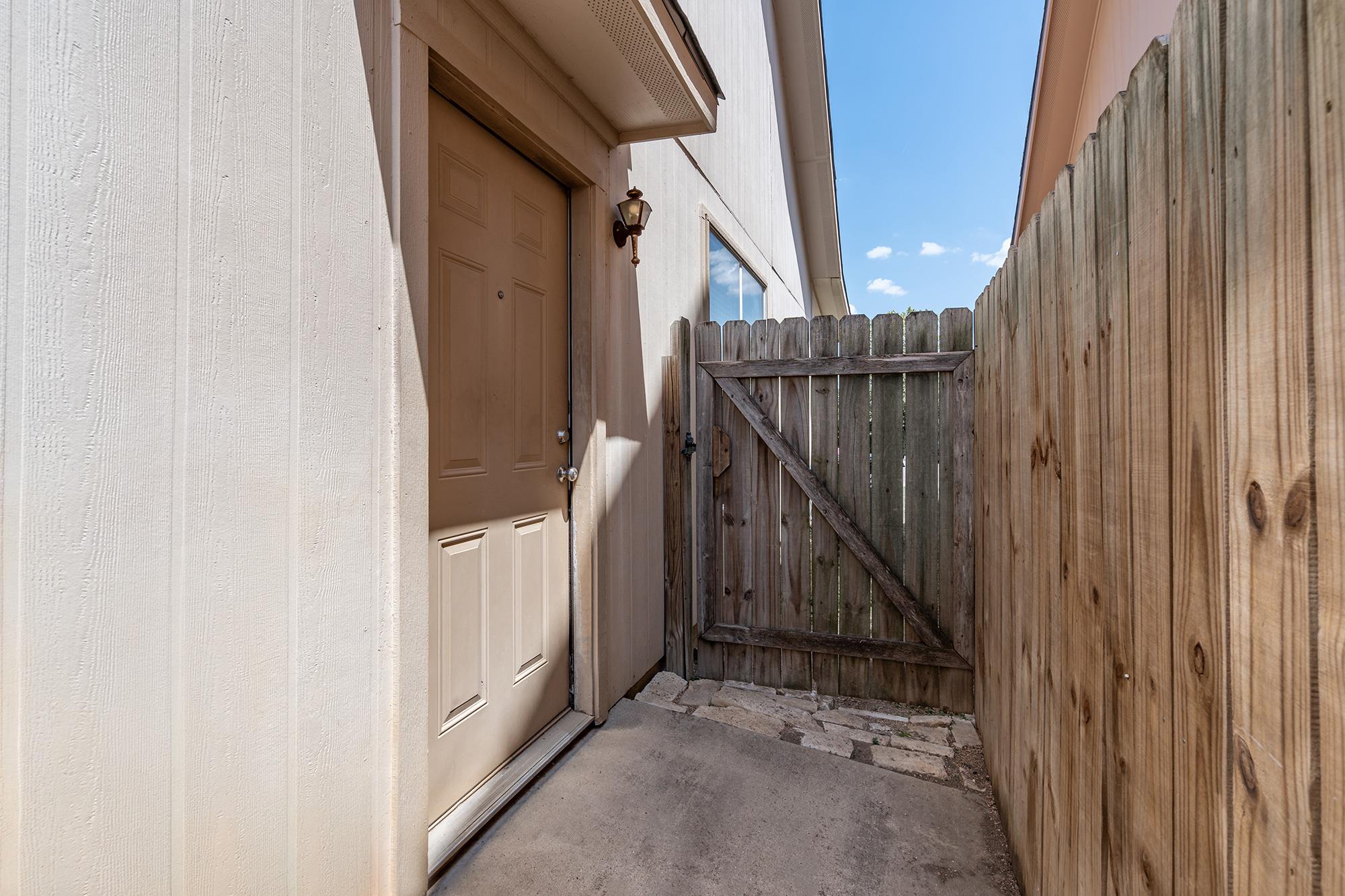 200 Sandstone DR Unit: E/F