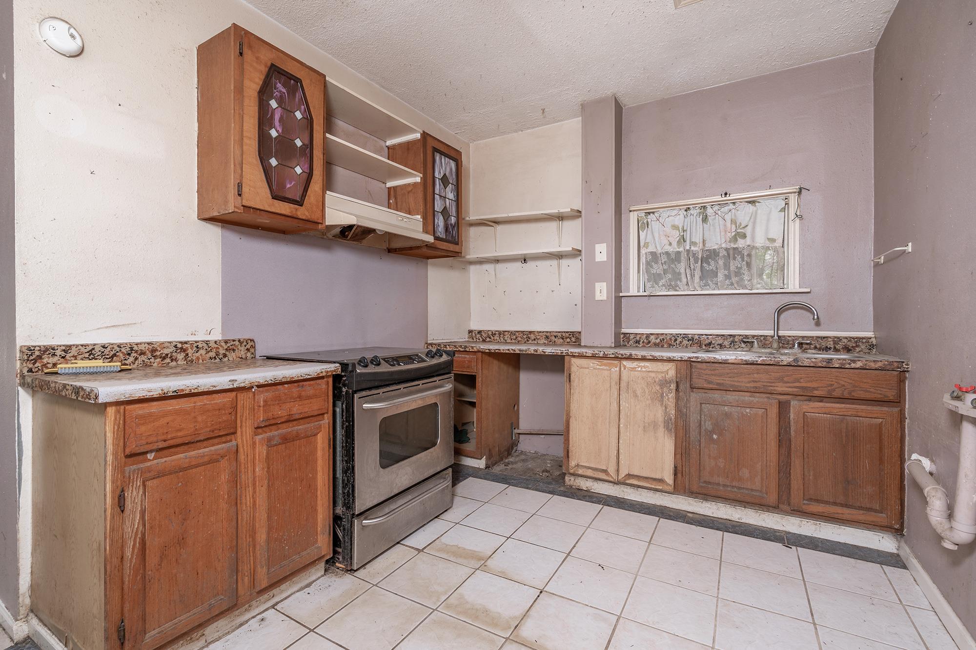 305 E Main ST