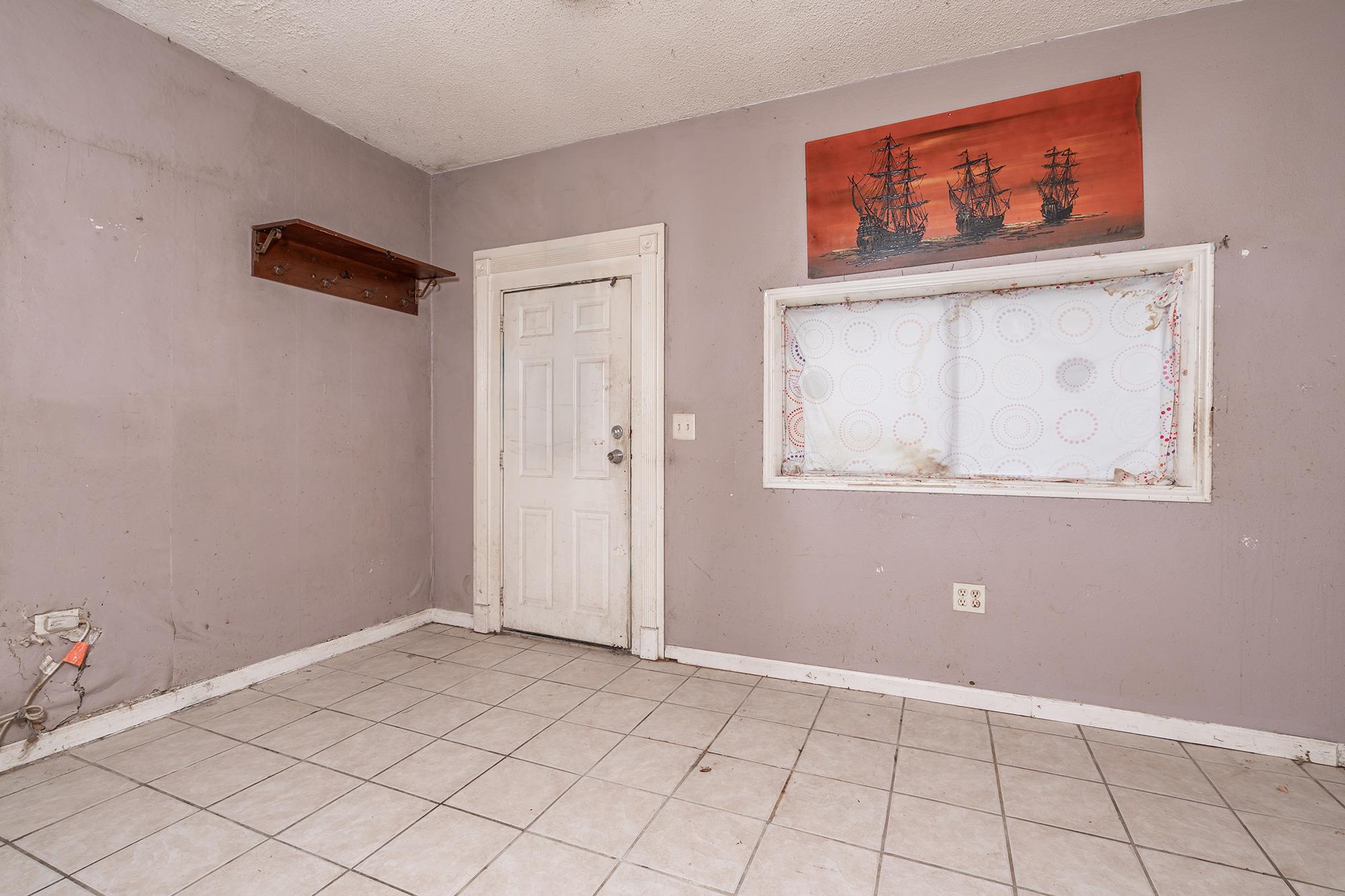 305 E Main ST